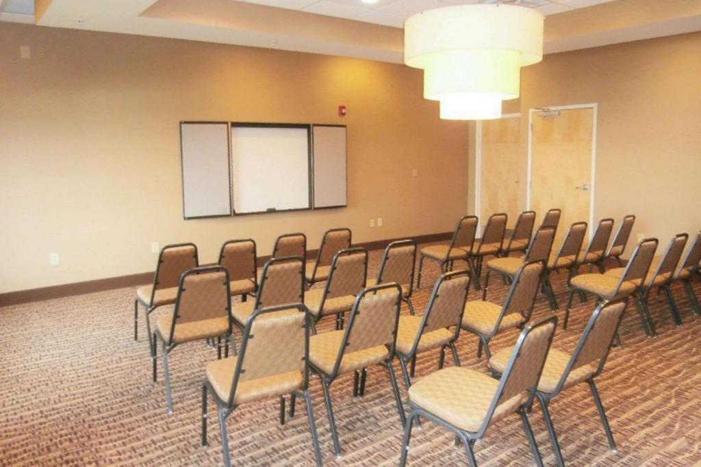 Comfort Suites Смірна Екстер'єр фото
